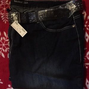 Brand New Women’s Plus Size Avenue Dark Blue Jeans